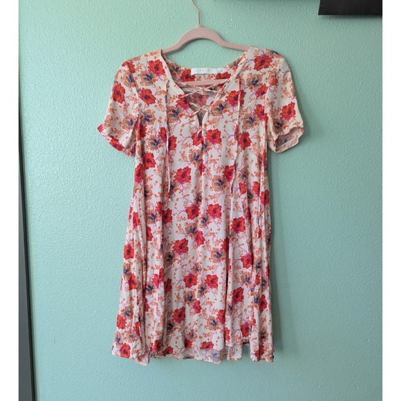 Astr Dresses & Skirts - Astr the Label Coral Pink Baby Doll Hibiscus Floral Lace Up Shift Dress